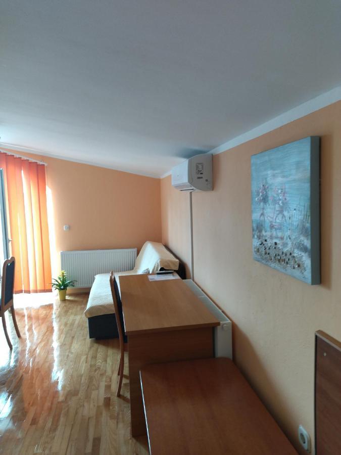 Apartments Veni Up สตารีกราด-ปาเคลนีซา ภายนอก รูปภาพ